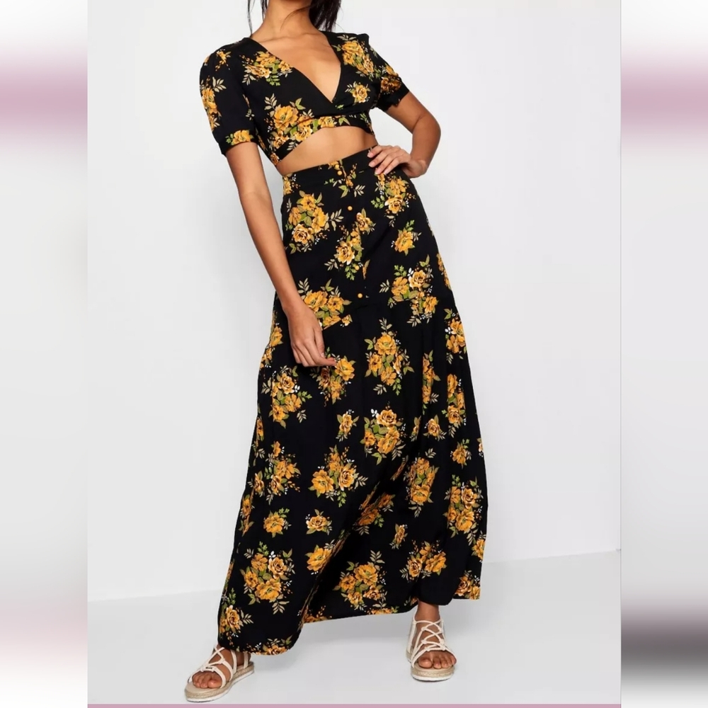 Boohoo 2 piece dress black floral yellow flowers size 4, xs fits like a 2.